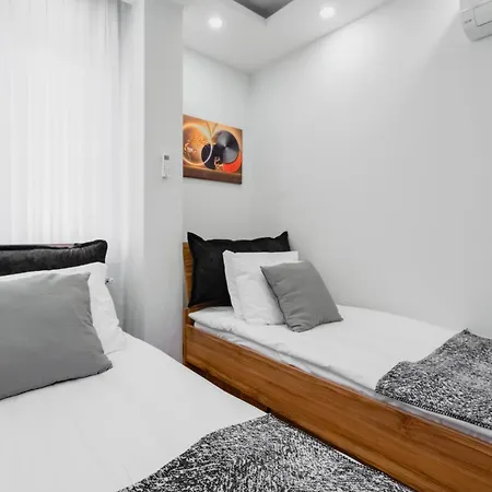Cozy Flat Close To Lara In *